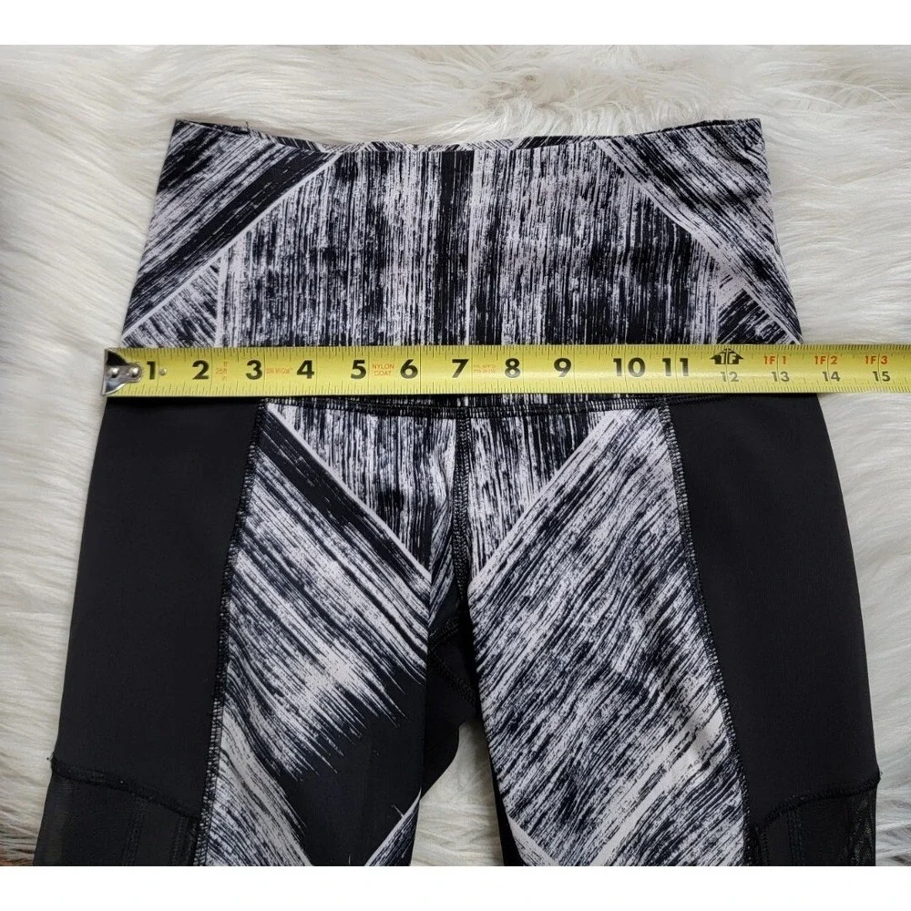 Lululemon Hot To Street Crop Size 4 Heat Wave White /Black Side Mesh Tight